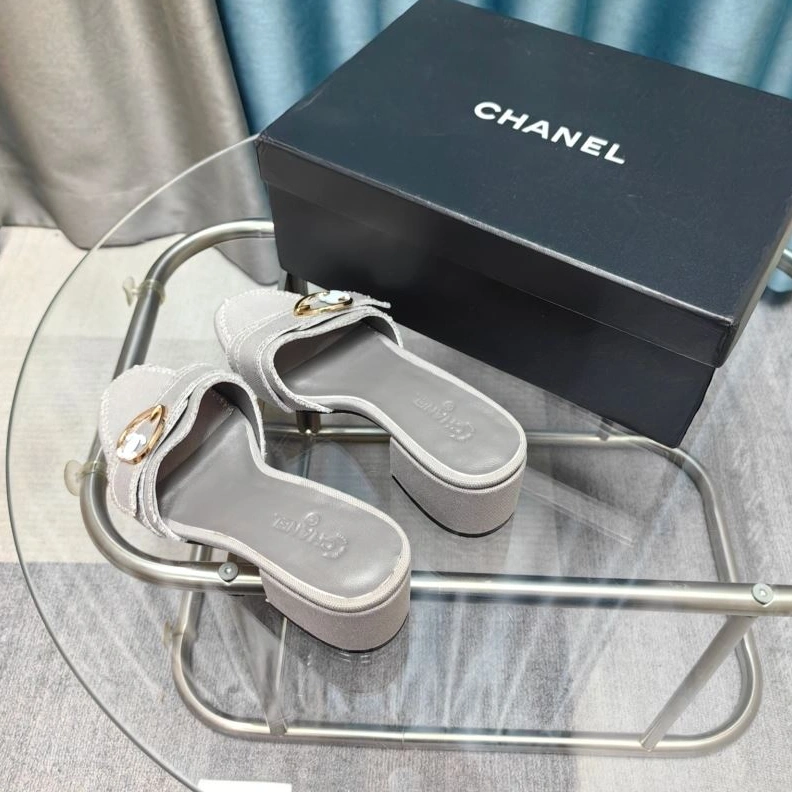 Affordable Chxnxl Slippers 122753
