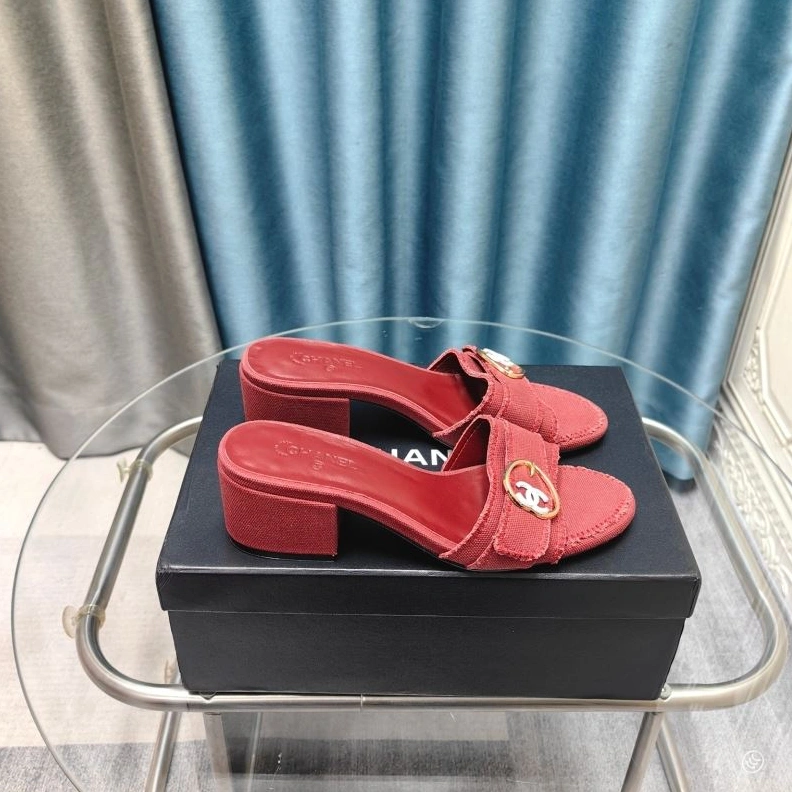 Lightweight Chxnxl Slippers 122754