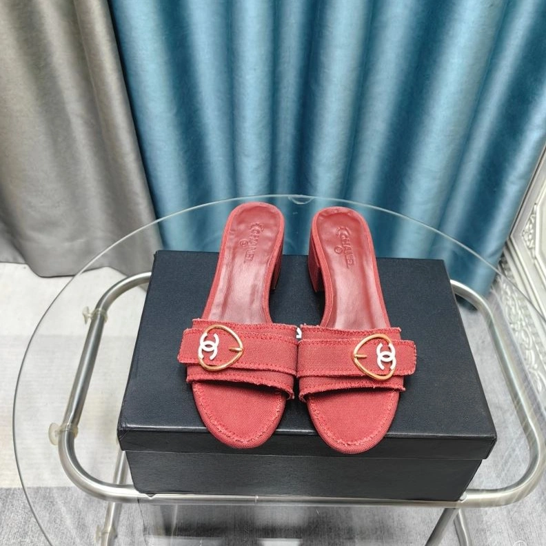 Lightweight Chxnxl Slippers 122754