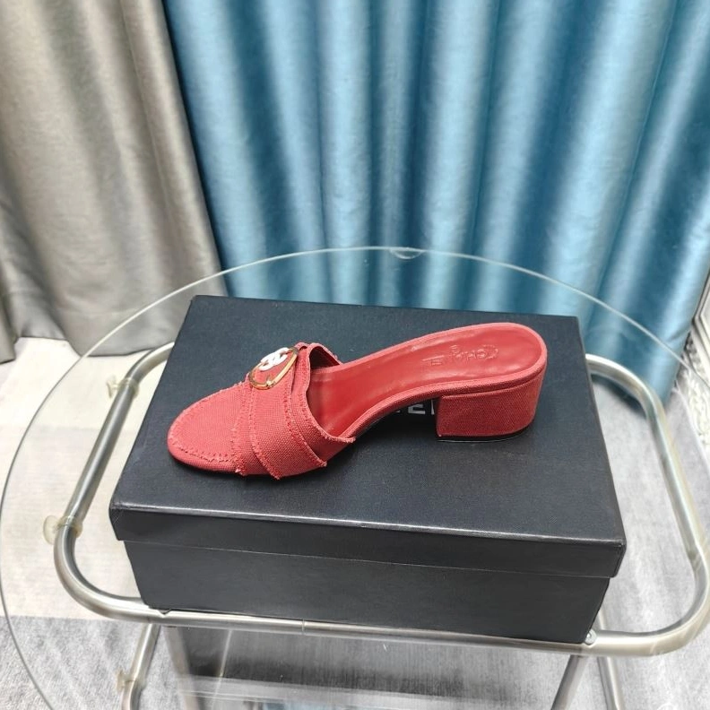 Lightweight Chxnxl Slippers 122754