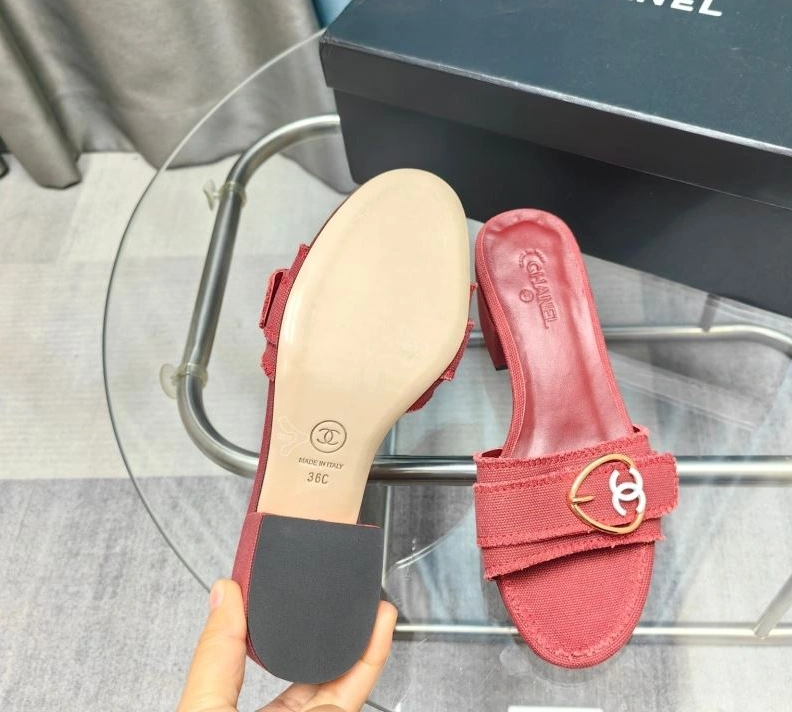 Lightweight Chxnxl Slippers 122754