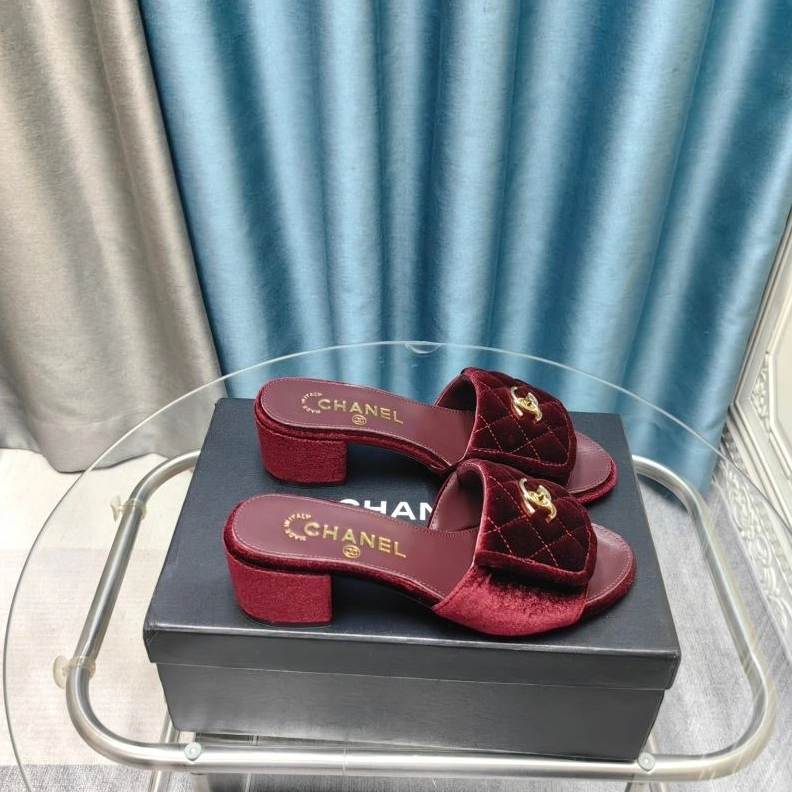 Trendy Chxnxl Slippers 122732