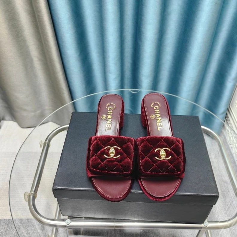 Trendy Chxnxl Slippers 122732