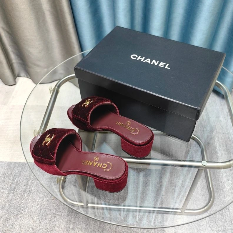 Trendy Chxnxl Slippers 122732