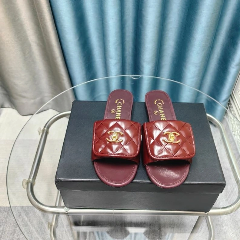 Unique Chxnxl Slippers 122723
