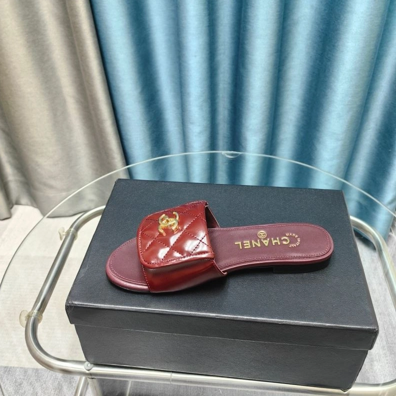 Unique Chxnxl Slippers 122723