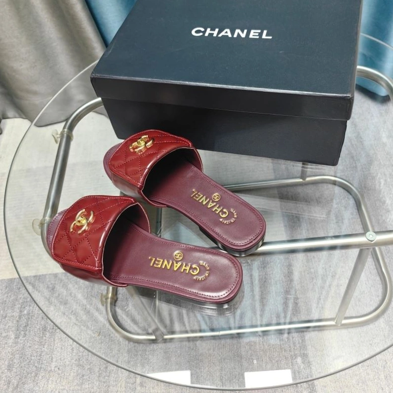 Unique Chxnxl Slippers 122723