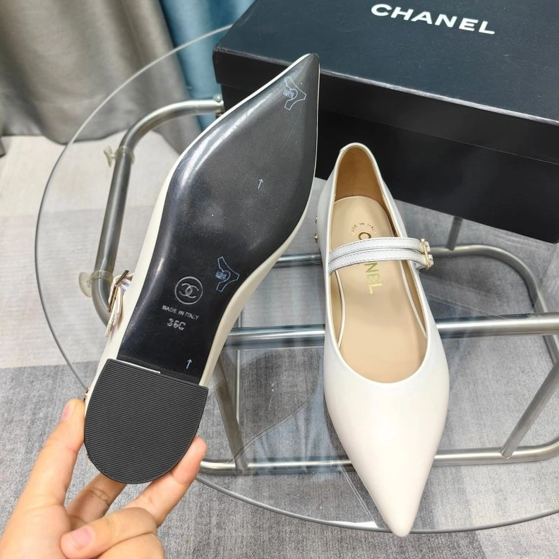 Bold Chxnxl Flat Shoes 123208