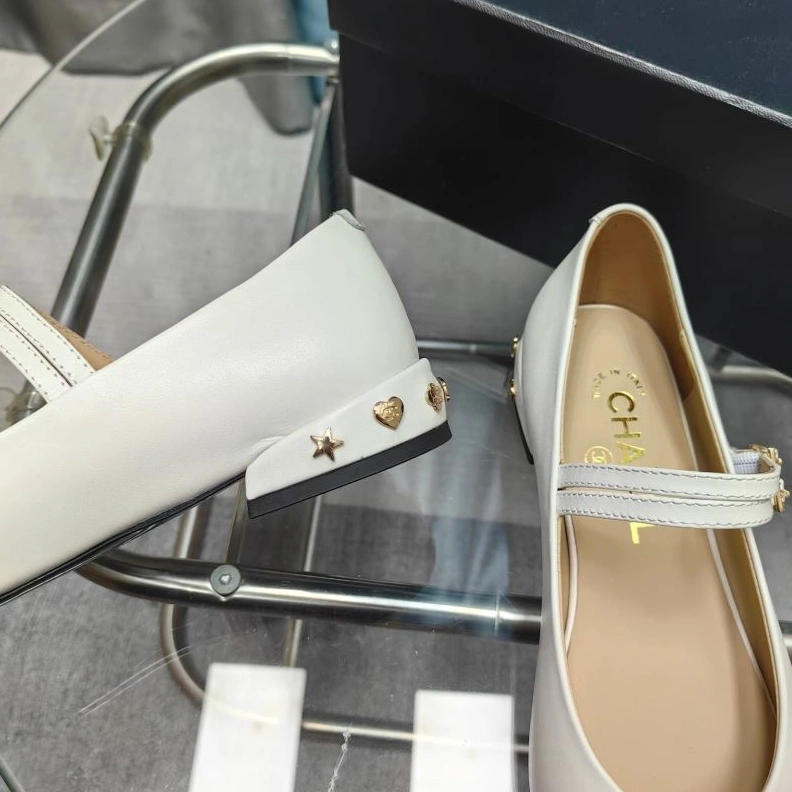 Bold Chxnxl Flat Shoes 123208