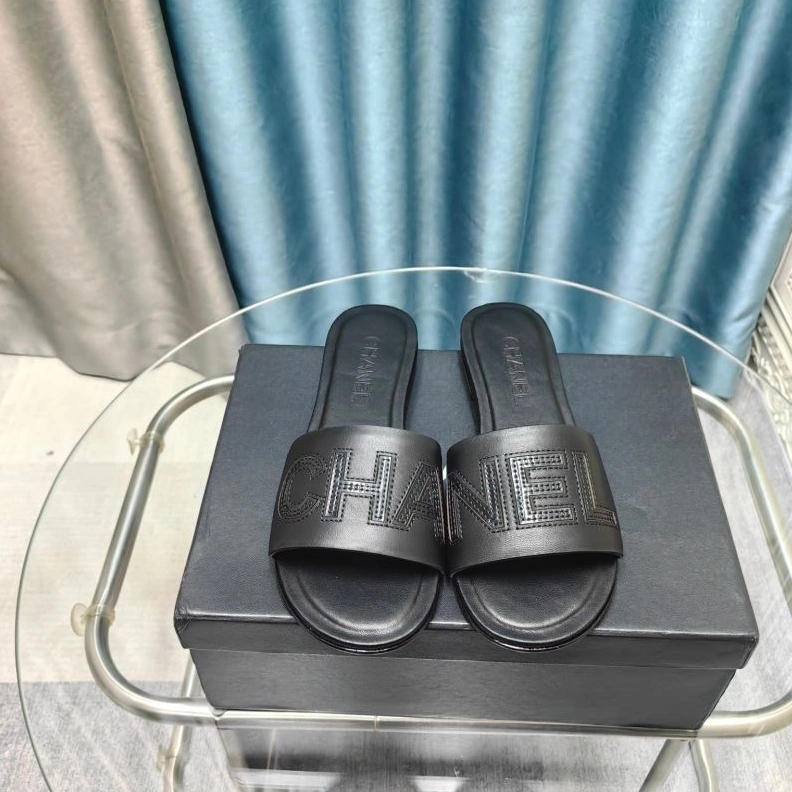 Lightweight Chxnxl Slippers 122727
