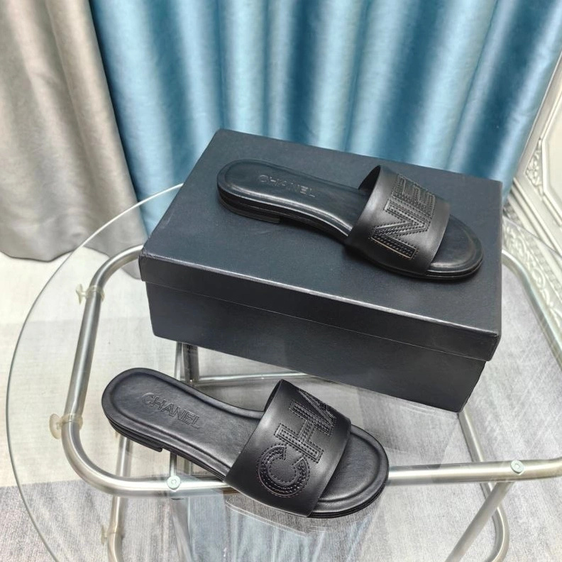 Lightweight Chxnxl Slippers 122727