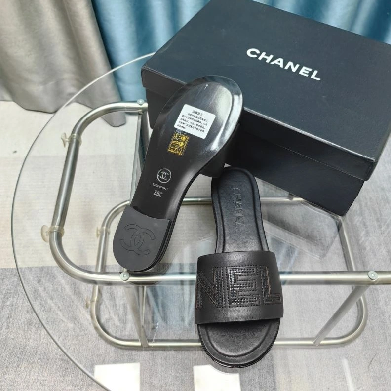 Lightweight Chxnxl Slippers 122727