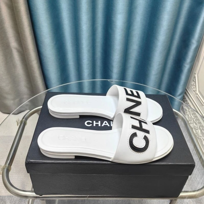 Durable Chxnxl Slippers 122747