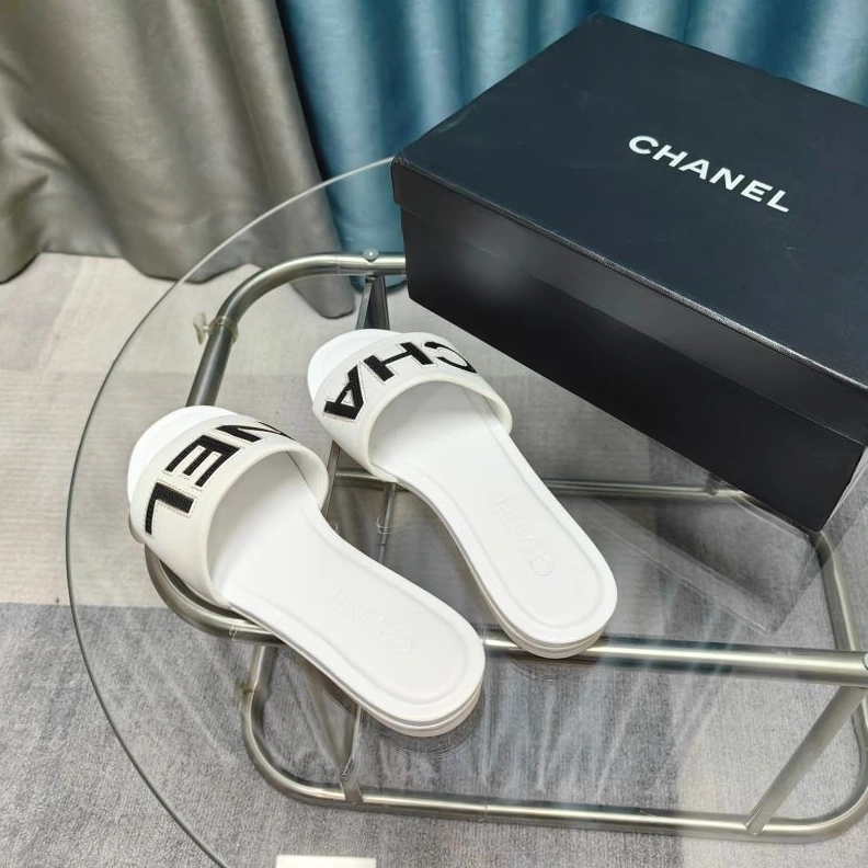 Durable Chxnxl Slippers 122747