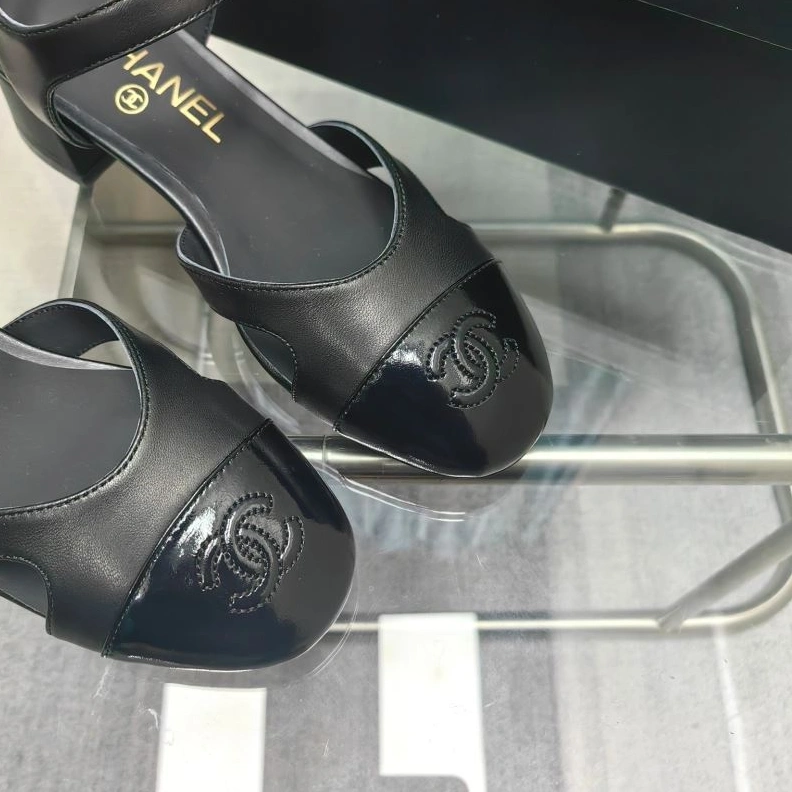 Unique Chxnxl Sandals 123008