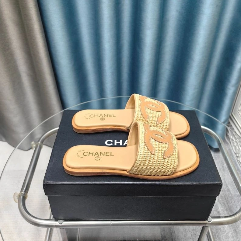 EasyMatch Chxnxl Slippers 122722