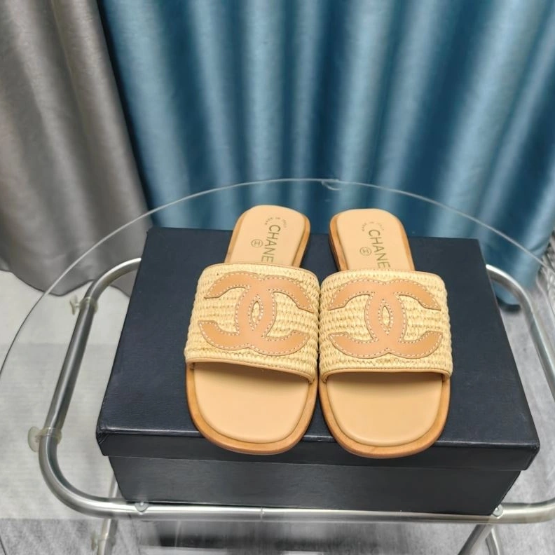 EasyMatch Chxnxl Slippers 122722