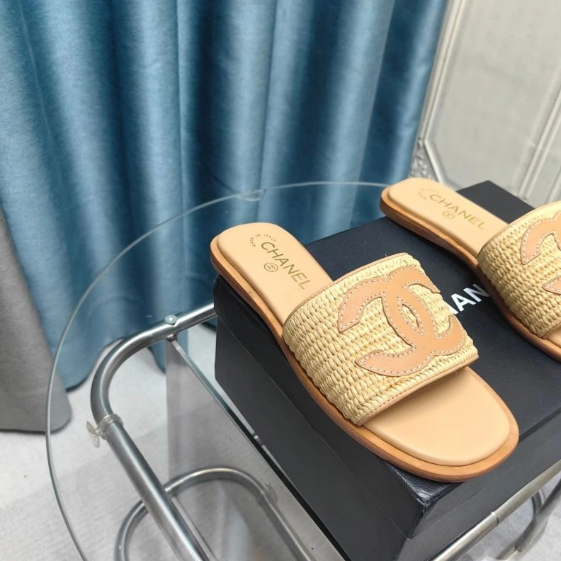 EasyMatch Chxnxl Slippers 122722