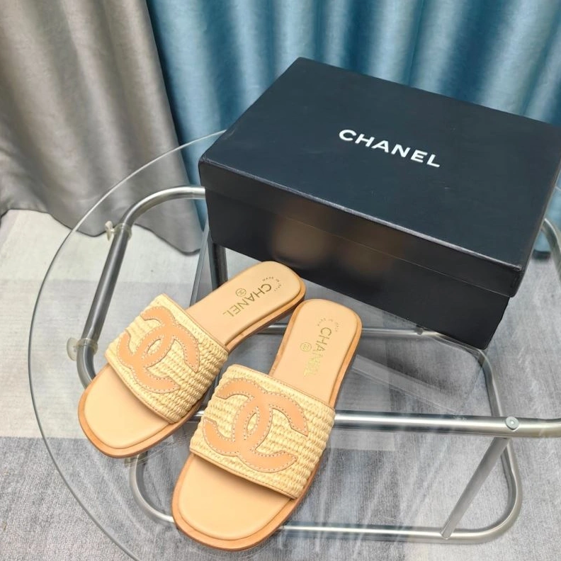 EasyMatch Chxnxl Slippers 122722