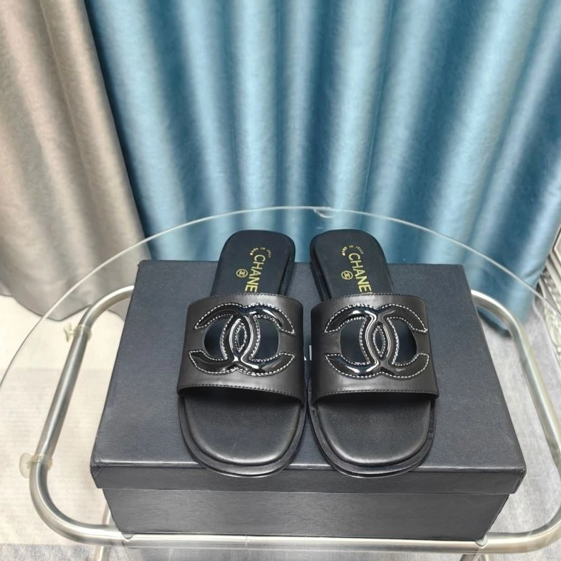 Vibrant Chxnxl Slippers 122745
