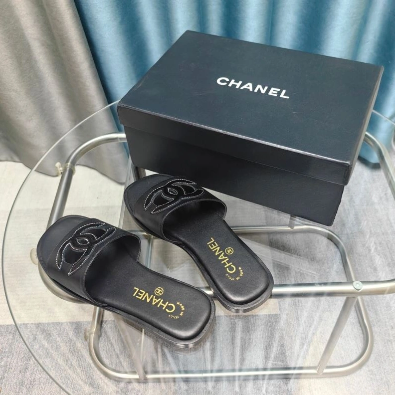 Vibrant Chxnxl Slippers 122745