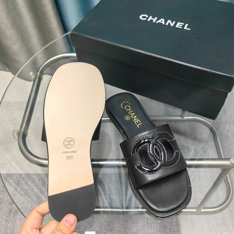 Vibrant Chxnxl Slippers 122745