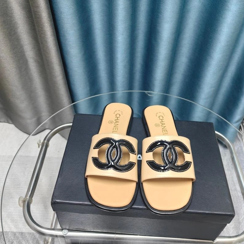 EyeCatching Chxnxl Slippers 122725