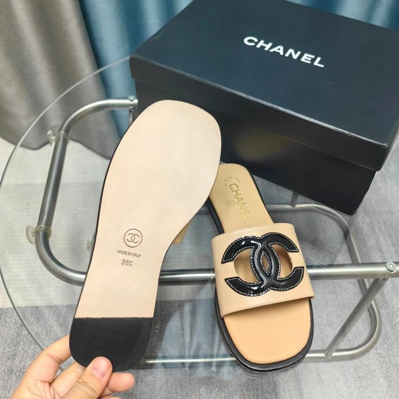 EyeCatching Chxnxl Slippers 122725