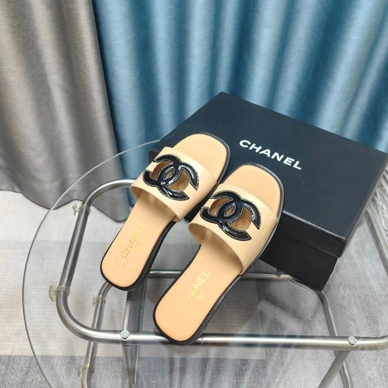 EyeCatching Chxnxl Slippers 122725