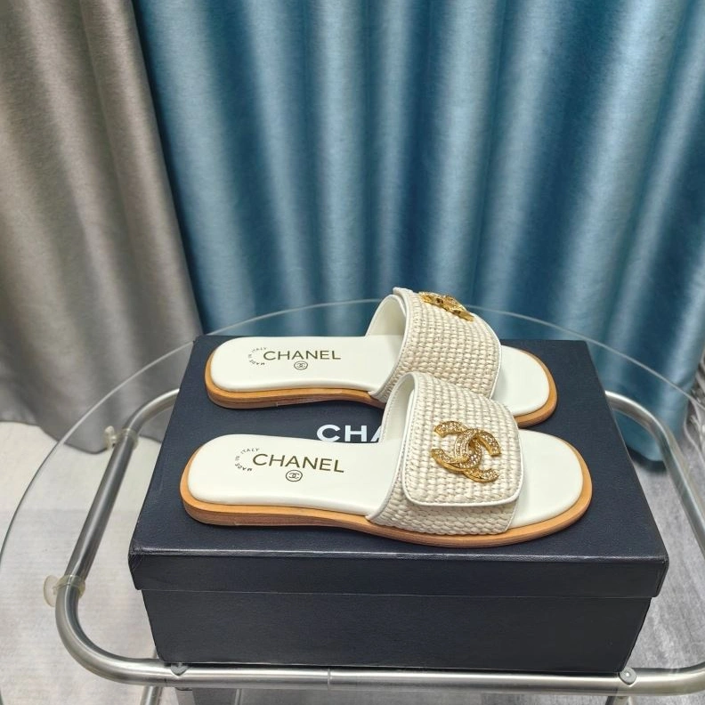 Cozy Chxnxl Slippers 122720