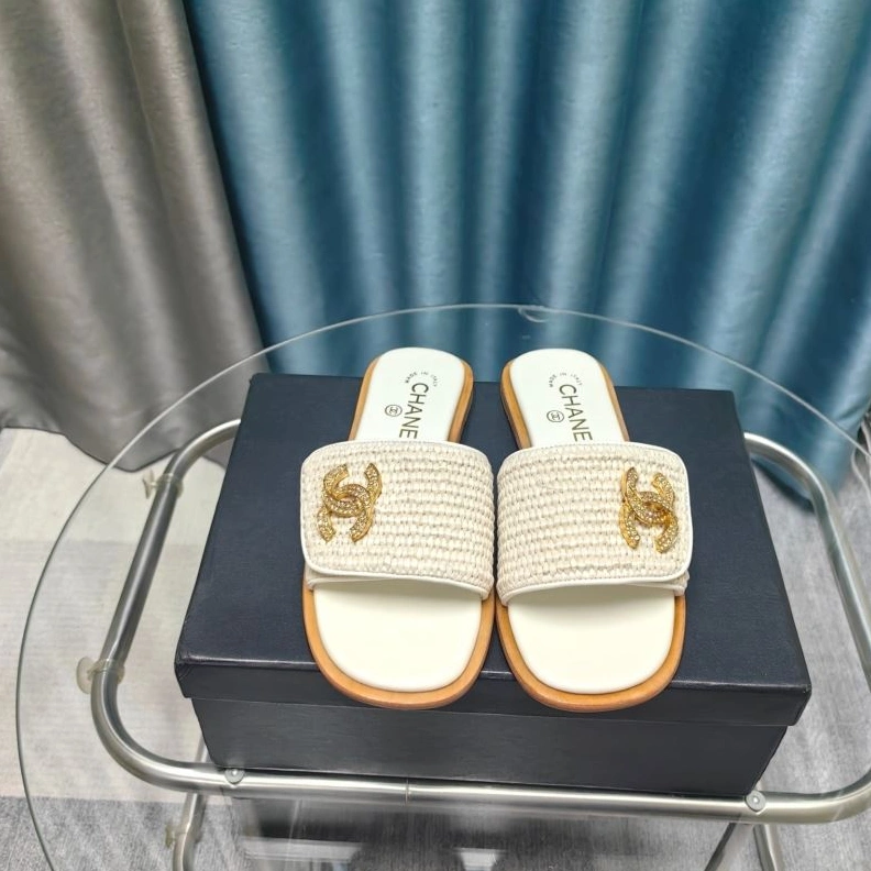 Cozy Chxnxl Slippers 122720