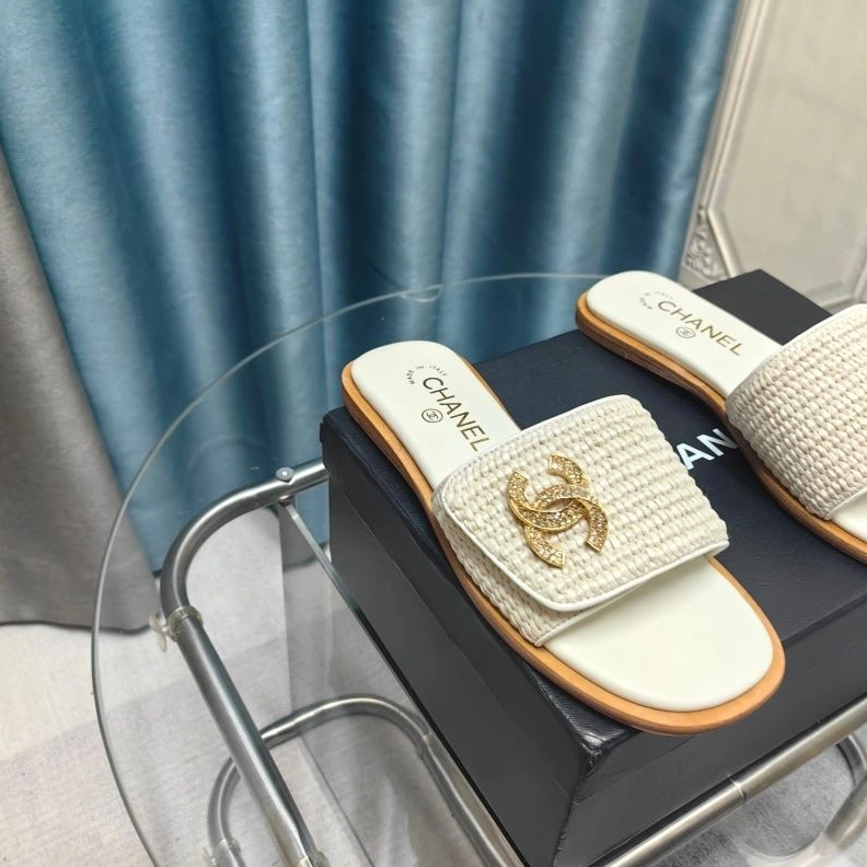 Cozy Chxnxl Slippers 122720