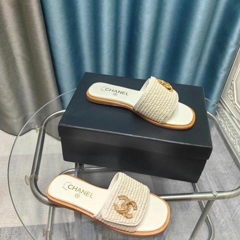 Cozy Chxnxl Slippers 122720