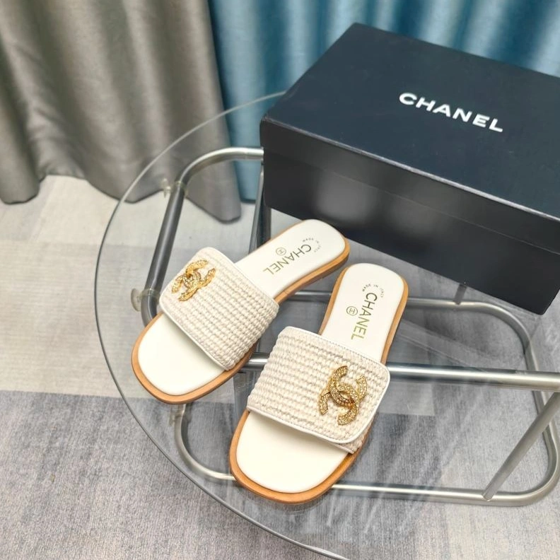 Cozy Chxnxl Slippers 122720