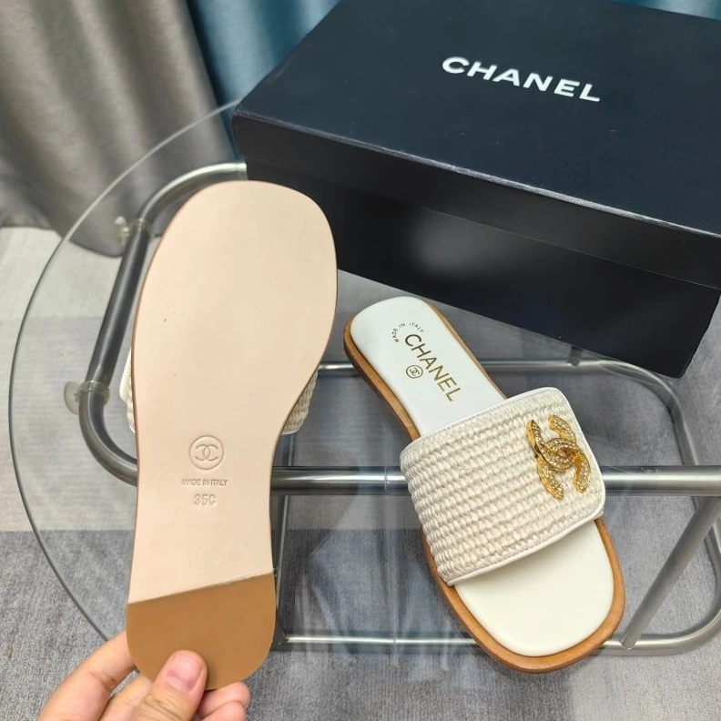 Cozy Chxnxl Slippers 122720