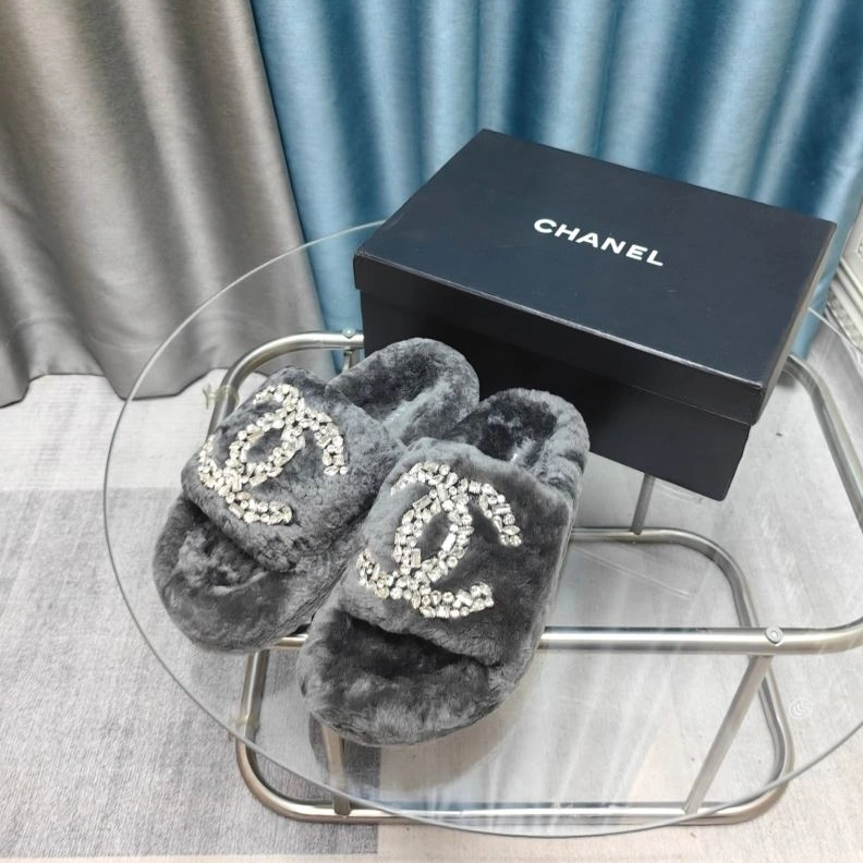 Versatile Chxnxl Slippers 122714