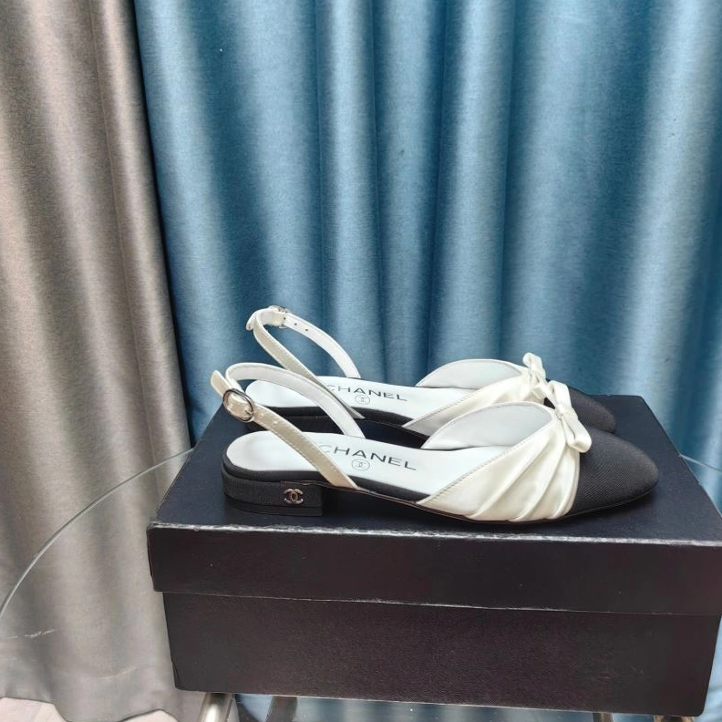 Resilient Chxnxl Sandals 123003