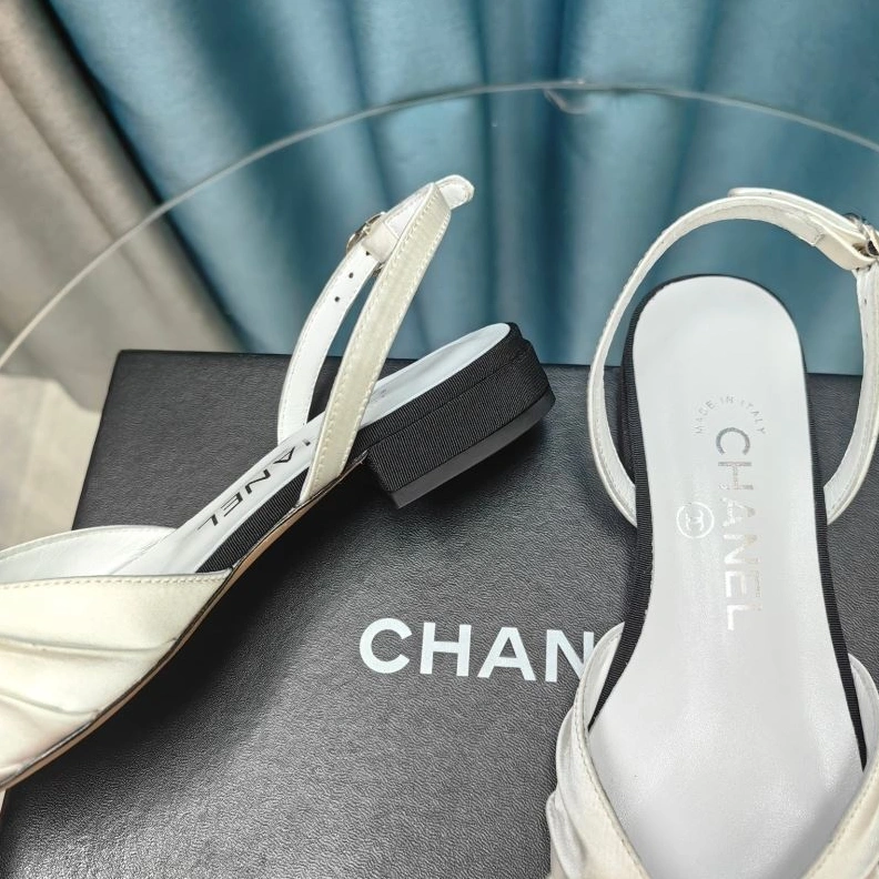 Resilient Chxnxl Sandals 123003