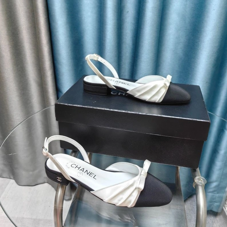 Resilient Chxnxl Sandals 123003
