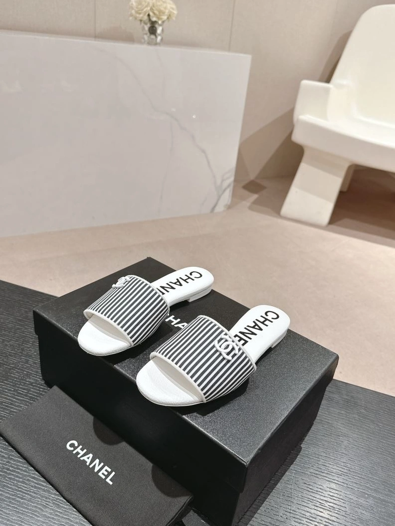 Durable Chxnxl Slippers 122711