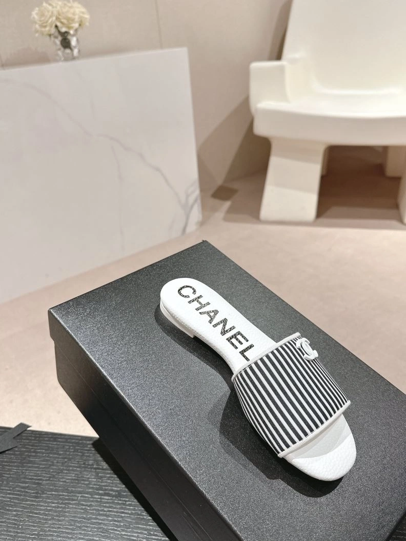 Durable Chxnxl Slippers 122711