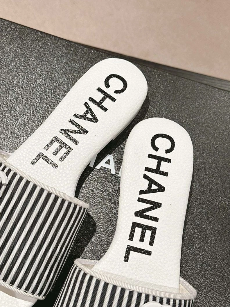Durable Chxnxl Slippers 122711