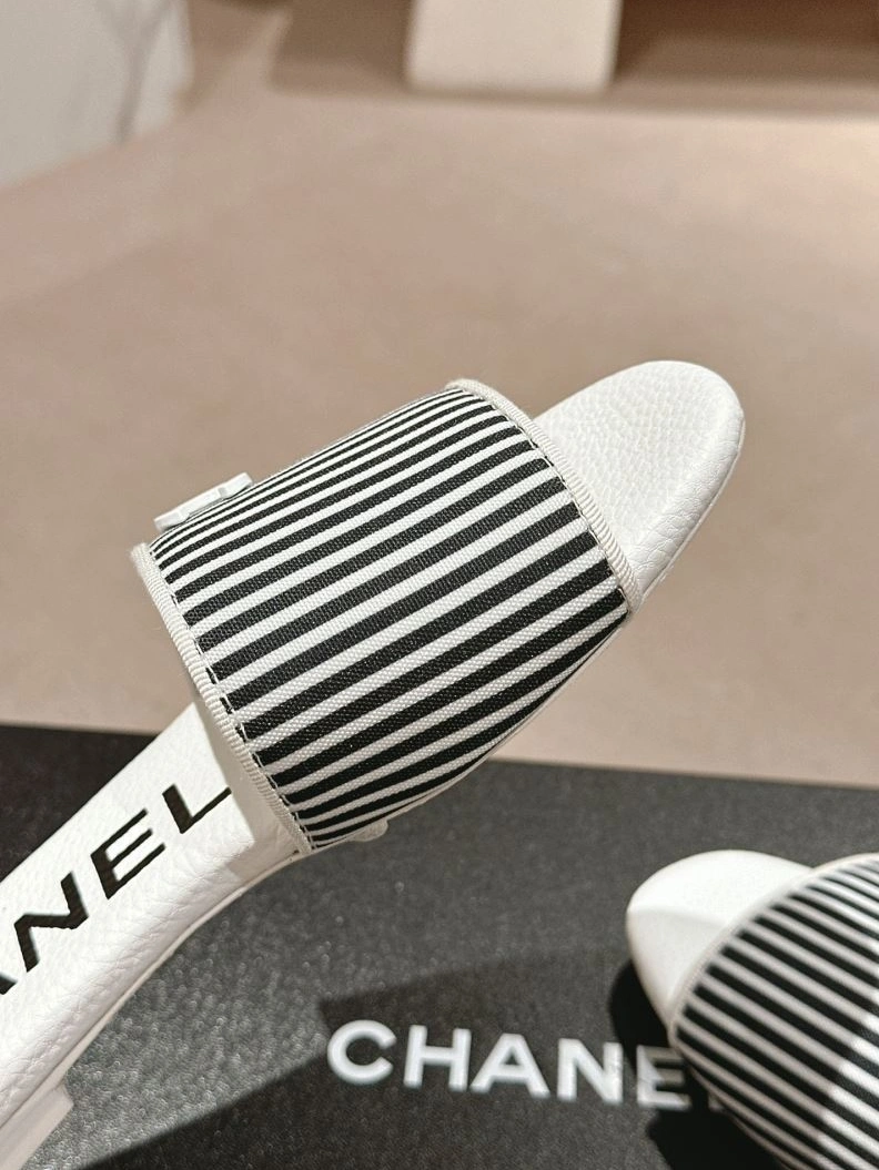 Durable Chxnxl Slippers 122711