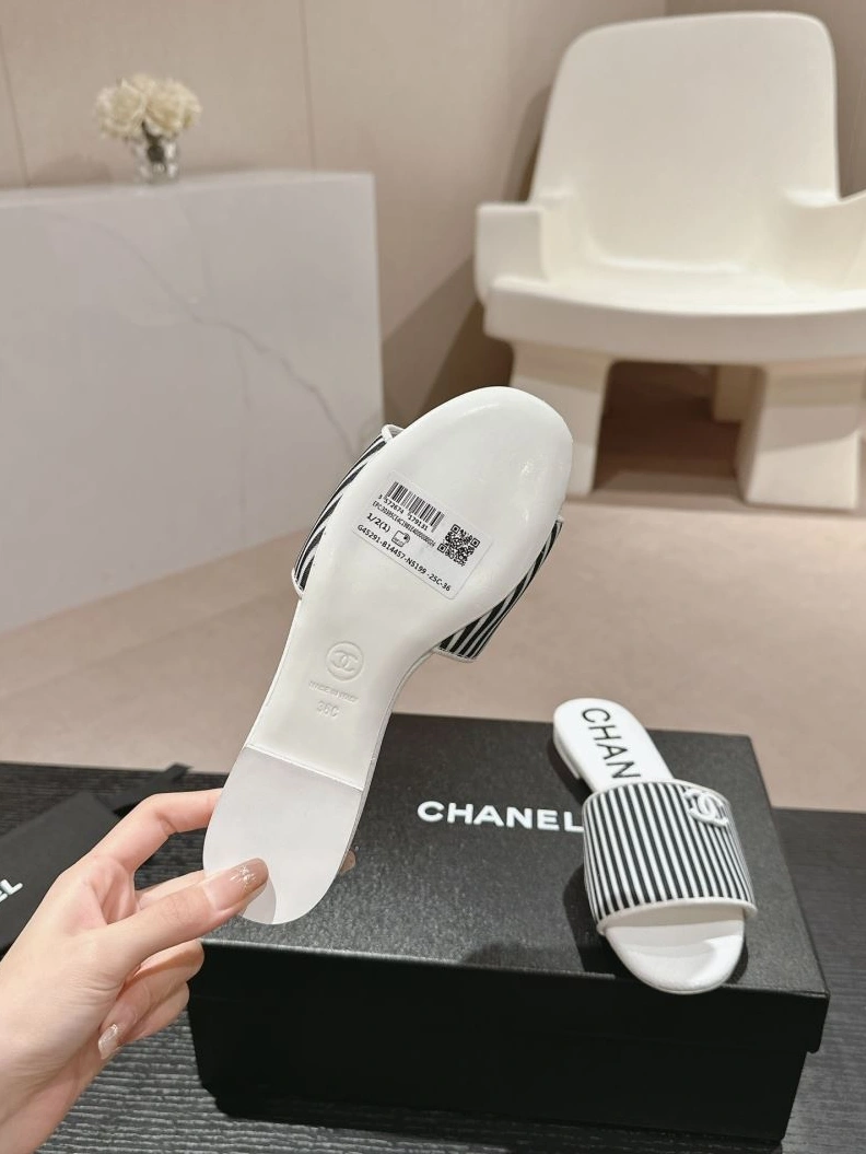 Durable Chxnxl Slippers 122711