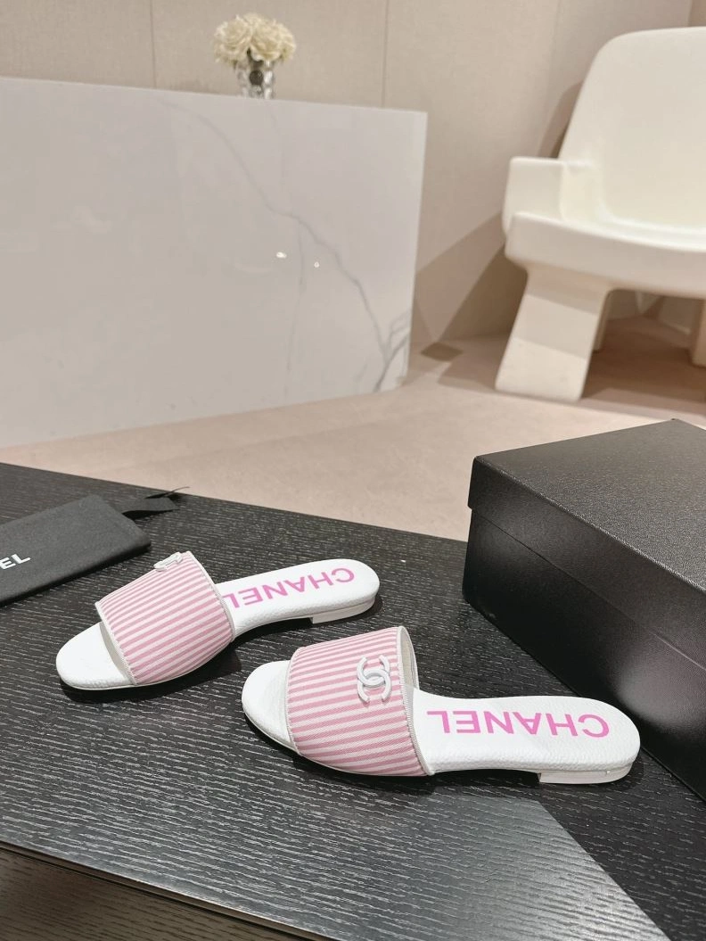 Fashionable Chxnxl Slippers 122708