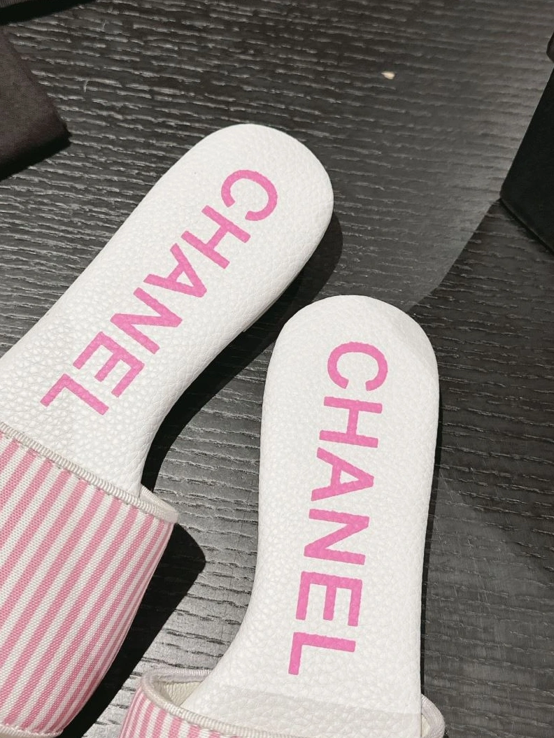 Fashionable Chxnxl Slippers 122708