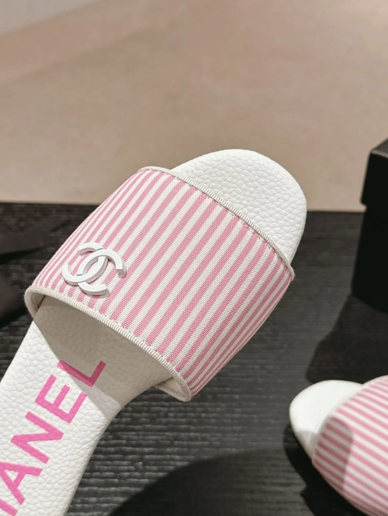Fashionable Chxnxl Slippers 122708