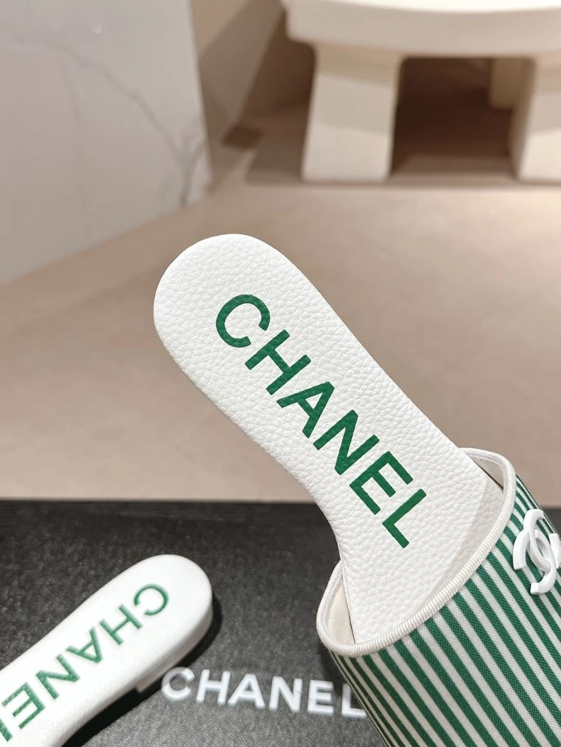 Lightweight Chxnxl Slippers 122706