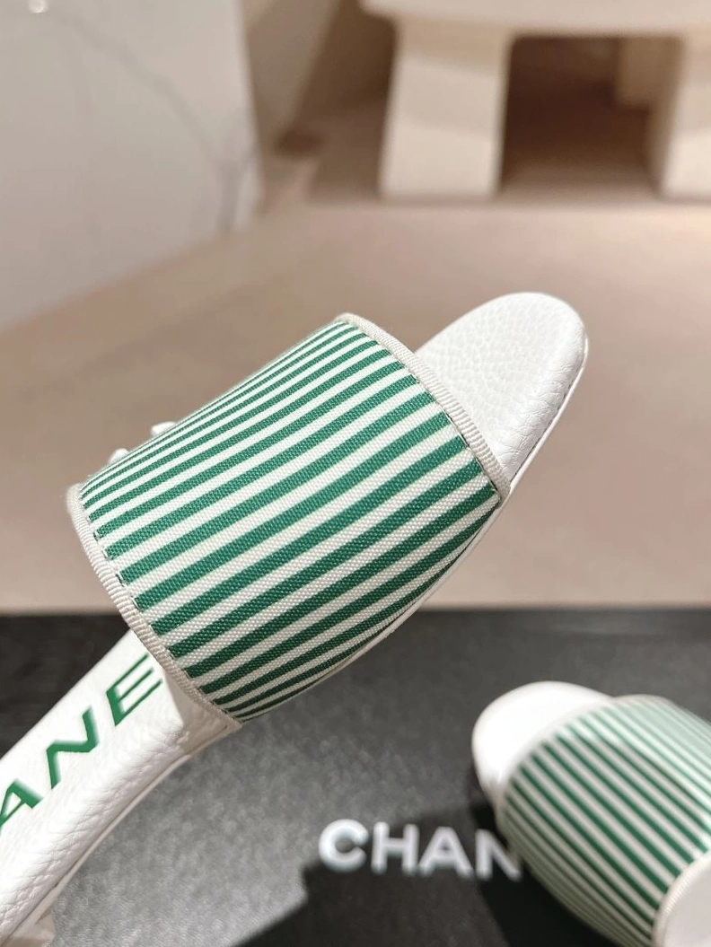 Lightweight Chxnxl Slippers 122706