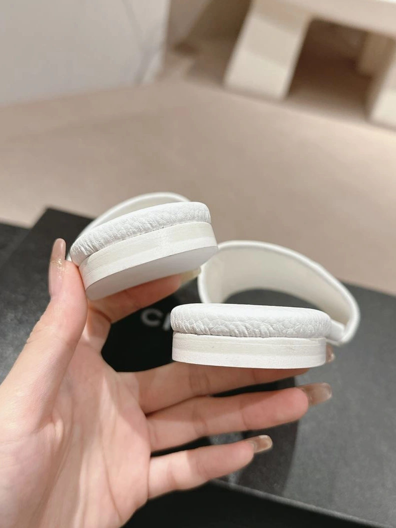 Lightweight Chxnxl Slippers 122706